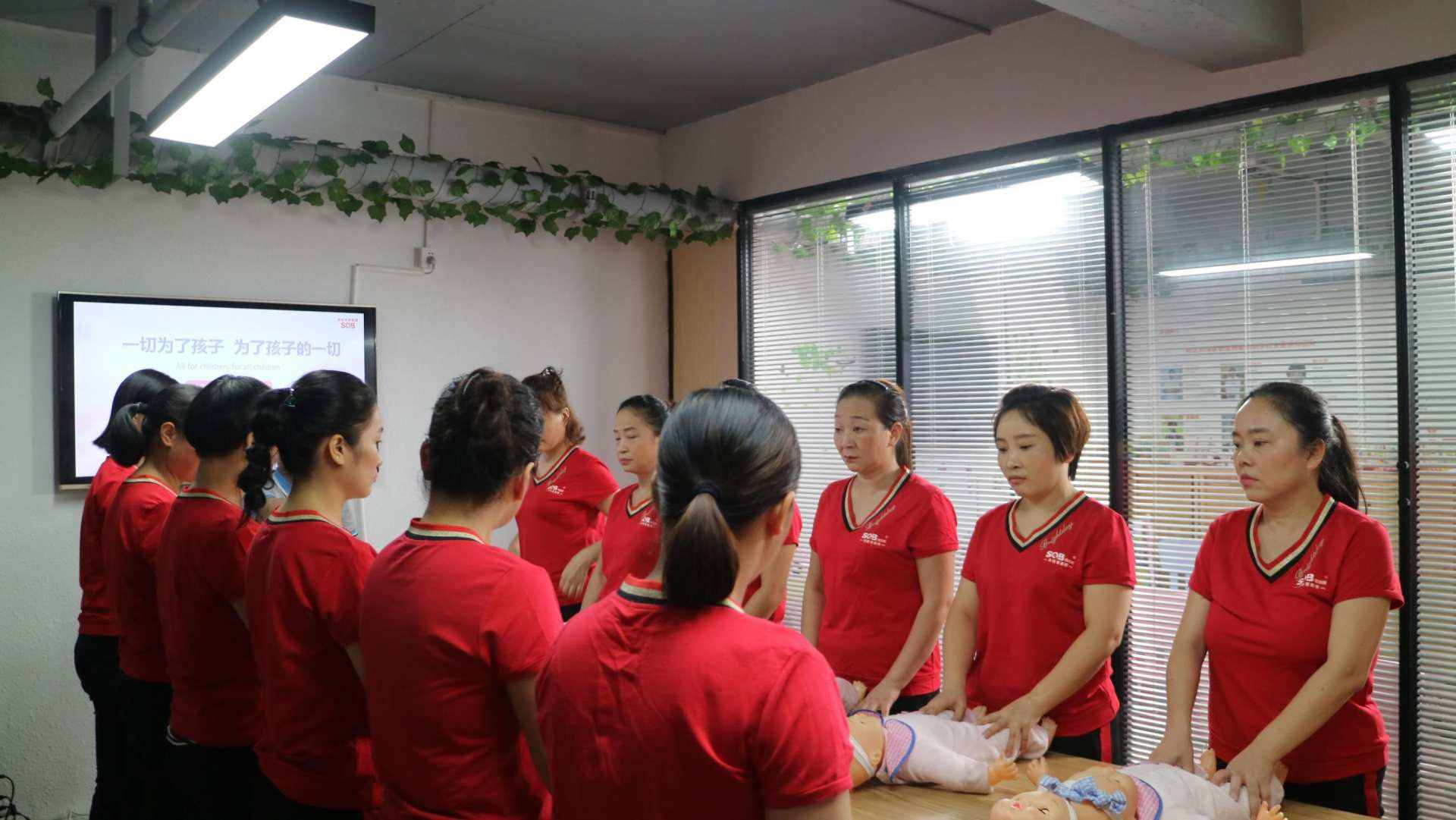 家政服務(wù)員月嫂和育嬰師哪個工作好? 新手育嬰師如何找工作？