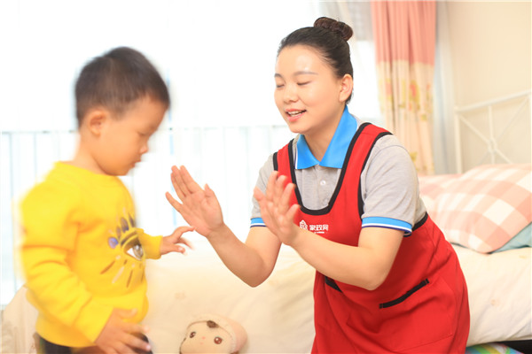 帶小孩保姆應該選擇什么樣的？有哪些優勢？