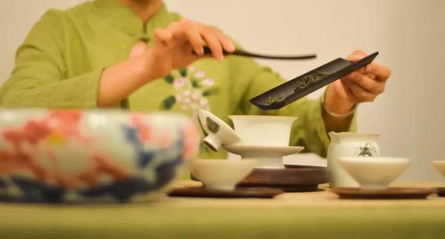 品香茗悟茶道，點燃生活夢想！深圳市免費茶藝師培訓(xùn)班等你來！