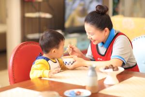 雇傭的阿姨會好好對孩子嗎？讓社區邦告訴你答案！！